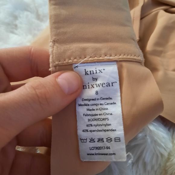 Knix V Neck Wide Strap Wireless Bra. Size 8 - Picture 6 of 7